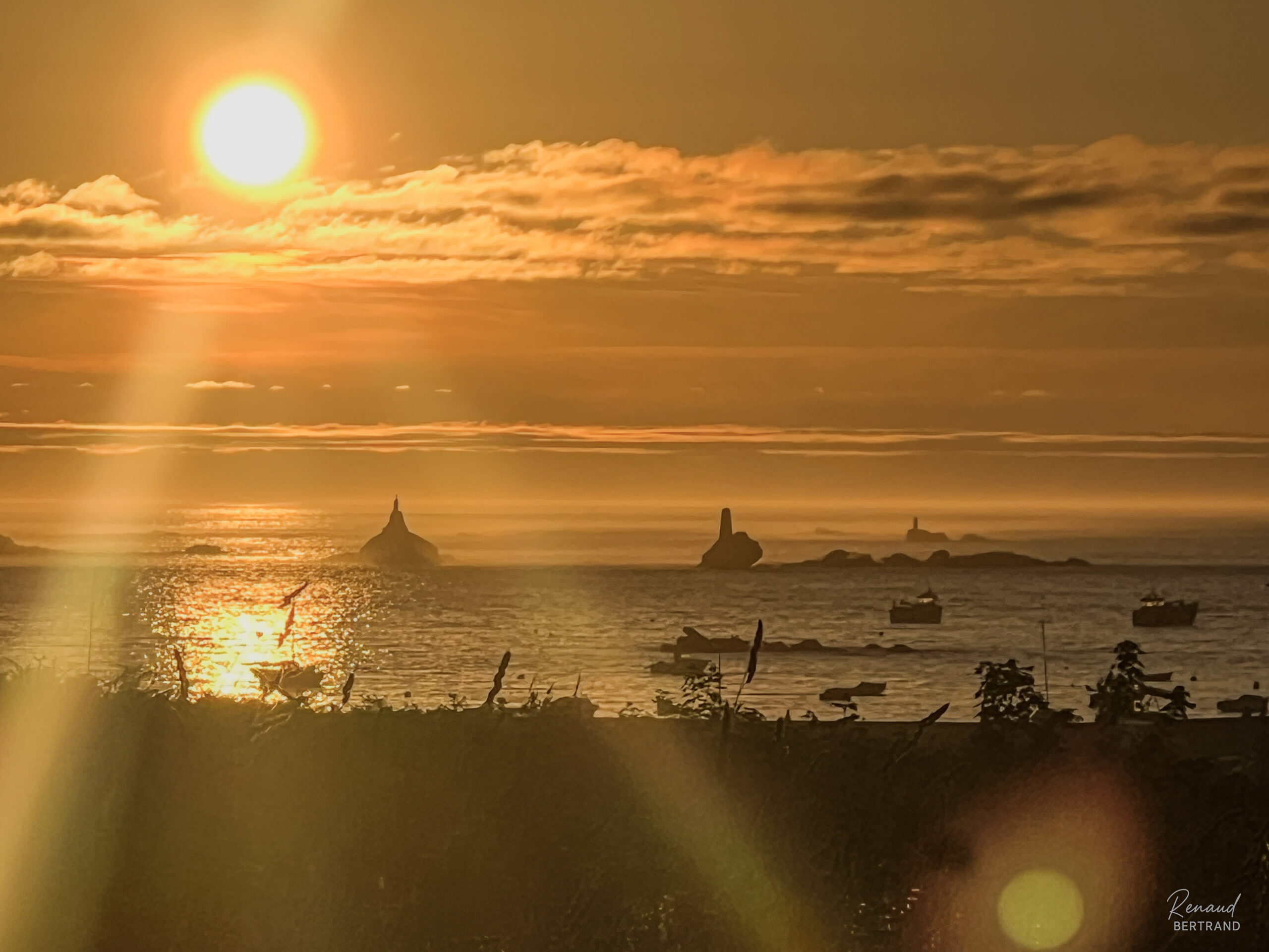 Coucher de soleil sur la mer d'Iroise, côtes du Finistère